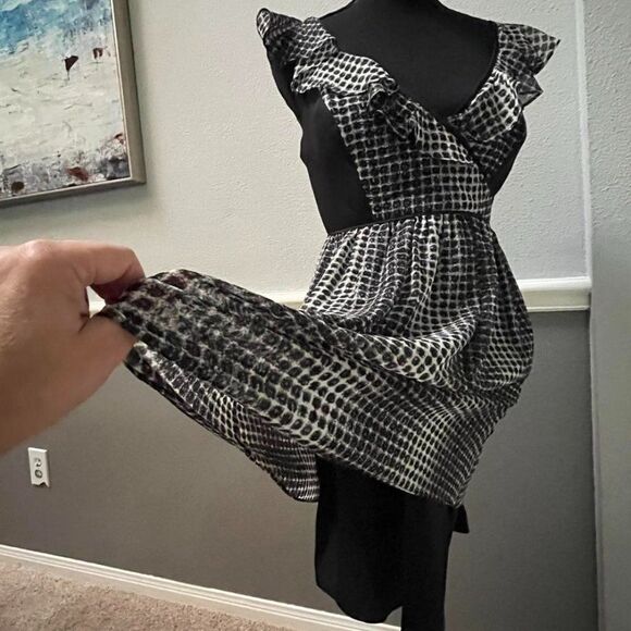 NWT BCBGeneration Black & White  Sun Dress size 6 - Picture 6 of 15